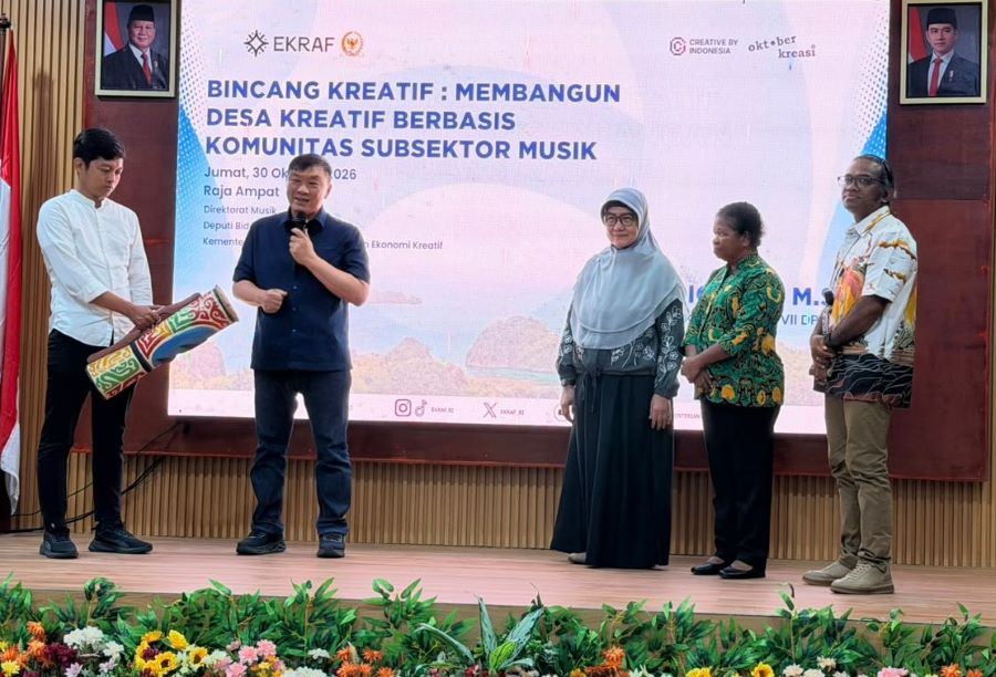 Rico Sia Memotivasi Pemuda Raja Ampat Jadikan Musik Sumber Ekonomi Kreatif