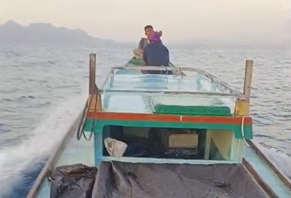 NasDem Tembus Pulau-Pulau Terpencil, Salurkan Bantuan Gempa Lewat Jalur Laut