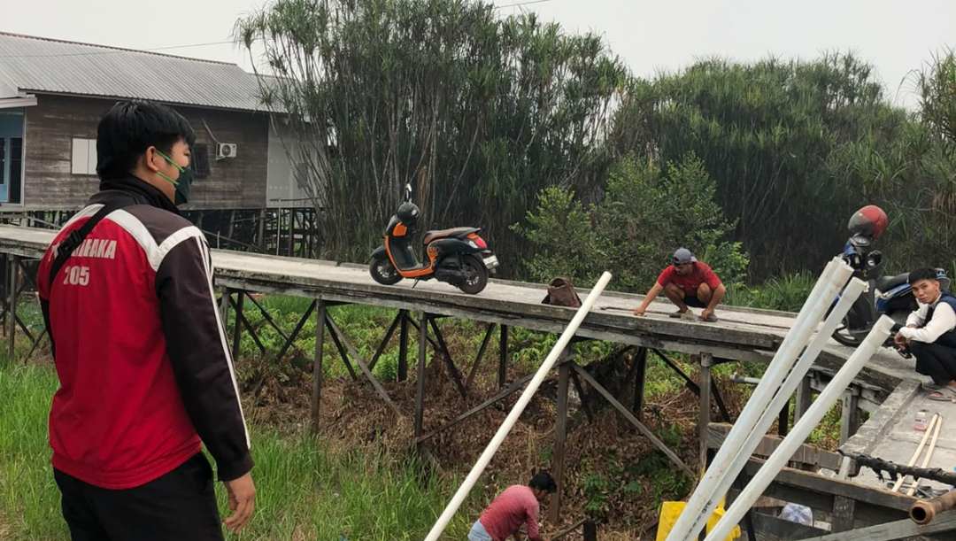 Andina Narang Salurkan Bantuan untuk Warga Terdampak Karhutla