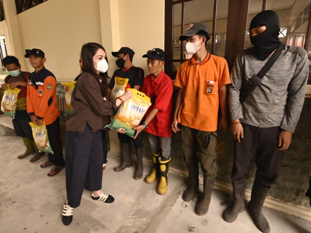 Andina Narang Apresiasi Perjuangan Relawan Karhutla di Kalteng