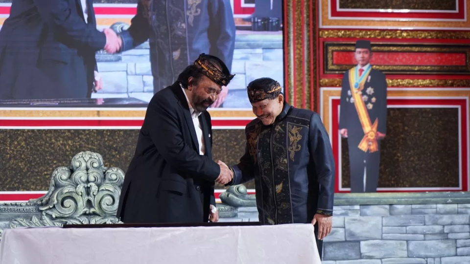 Surya Paloh Visits Kraton Majapahit Jakarta