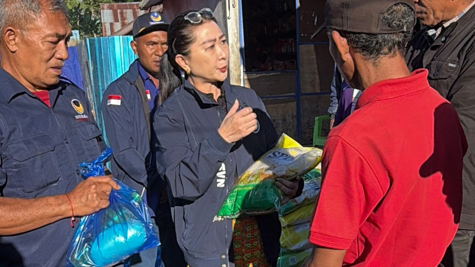 NasDem Peduli Salurkan 605 Paket Sembako untuk Warga Lalong Manggarai